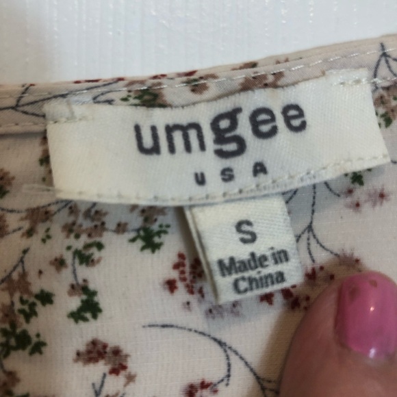 Umgee Floral Print Blouse with Beautiful Lace and Back Detail Size Small - Picture 3 of 7
